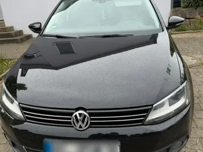 Używany VW Jetta 105 KM (77 kW) 2012 Czarny Sedan/Limuzyna