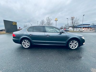 Grau Gebraucht 2010 Skoda Superb Comfort Limousine | 7.500 € (Teuer)