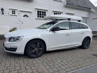 Gebraucht Volvo V60 Momentum 220 PS (161 kW) 2015 Weiß Kombi