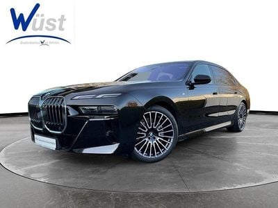 Gebraucht BMW 740 Sport Line 299 PS (219 kW) 2024 Saphirschwarz Limousine