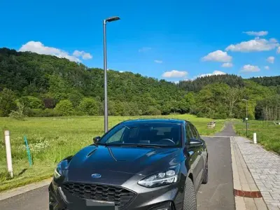 Używany Ford Focus ST-Line 182 KM (133 kW) 2019 Szary Sedan/Limuzyna