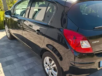 Używany Opel Corsa Color Edition 75 KM (55 kW) 2010 Czarny Hatchback