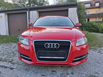 Gebraucht Audi A3 Sport 105 PS (77 kW) 2011 Rot Kleinwagen