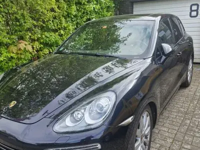 Second-hand Porsche Cayenne 245 CP (180 kW) 2011 Negru SUV