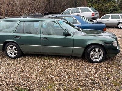 Usata Mercedes 300 147 CV (108 kW) 1990 Verde Station wagon