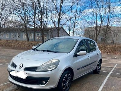 Silber Gebraucht 2008 Renault Clio II Kleinwagen | 1.800 €