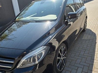 Gebraucht Mercedes B180 Edition 122 PS (89 kW) 2014 Schwarz Van / Kleinbus