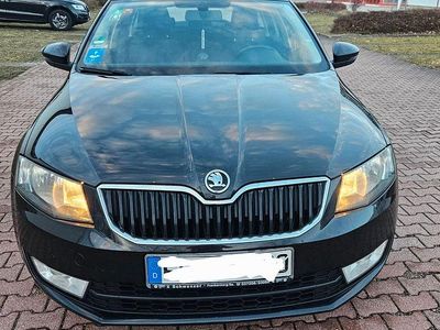 Schwarz Gebraucht 2014 Skoda Octavia Kombi | 6.990 € (Guter Preis)