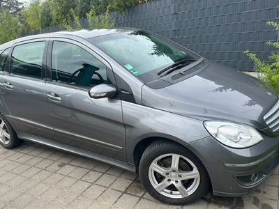 Mercedes B200