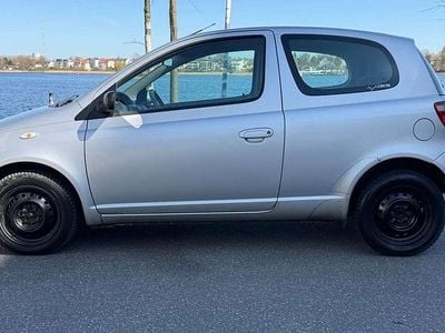 Gebraucht Toyota Yaris Sol 87 PS (63 kW) 2002 Silber Limousine