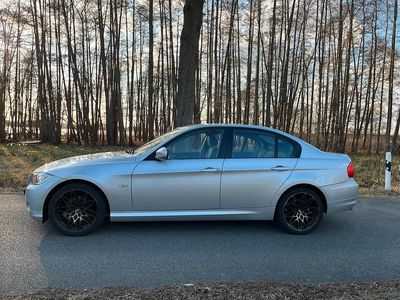 Gebraucht BMW 320 170 PS (125 kW) 2010 Silber Limousine