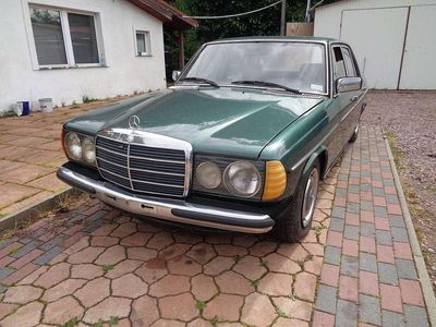 Gebraucht Mercedes 230 136 PS (100 kW) 1981 Grün Limousine