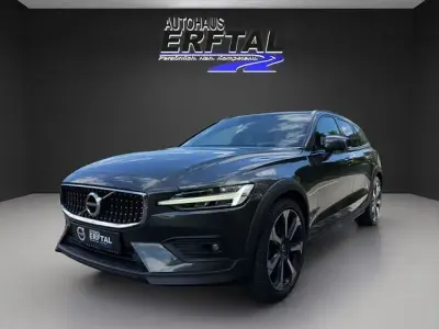 Gebraucht Volvo V60 CC Pro 250 PS (183 kW) 2022 Grau Kombi