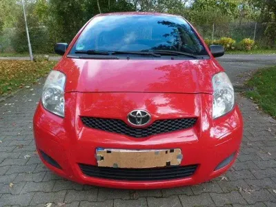 Gebraucht Toyota Yaris Luna 69 PS (50 kW) 2007 Rot Limousine