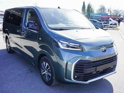Neu Toyota Proace Verso Business Edition 177 PS (130 kW) 2026 Green khaki metallic (edu) Kombi