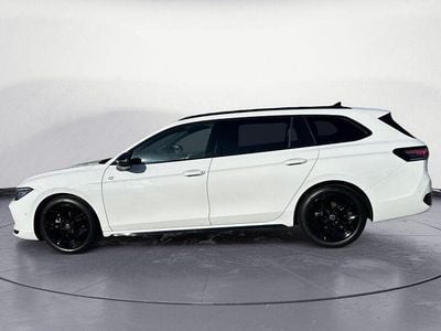 Gebraucht VW Passat R-line 150 PS (110 kW) 2025 Pure white Kombi