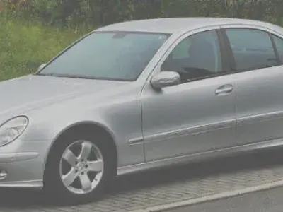 Gebraucht Mercedes E220 150 PS (110 kW) 2002 Silber Limousine