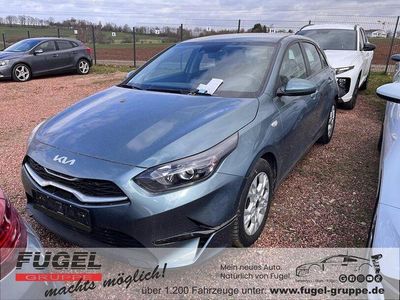 Gebraucht Kia Ceed Play 120 PS (88 kW) 2023 Yucca steel Kleinwagen