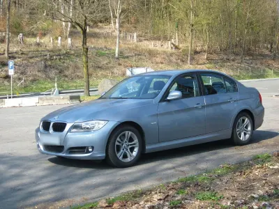 Gebraucht BMW 318 143 PS (105 kW) 2009 Blau Limousine