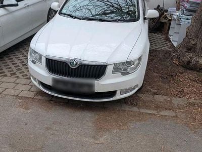 Gebraucht Skoda Superb Active 170 PS (125 kW) 2012 Weiß Kombi