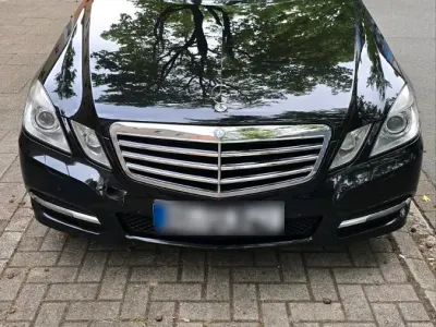 Gebraucht Mercedes E300 231 PS (169 kW) 2012 Schwarz Limousine