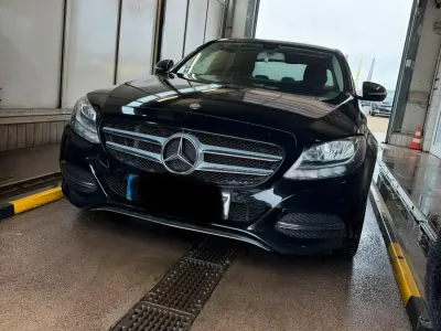 Gebraucht Mercedes C180 116 PS (85 kW) 2015 Schwarz Limousine