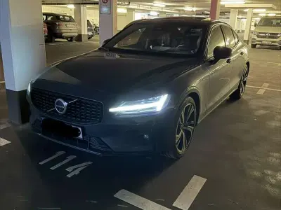 Gebraucht Volvo S60 Plus 197 PS (144 kW) 2024 Blau Limousine