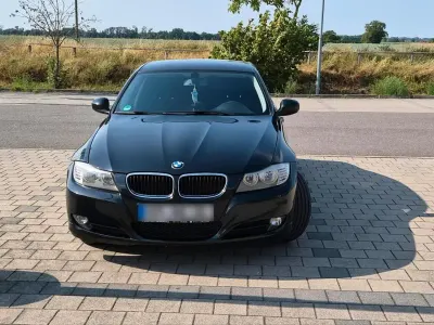 Gebraucht BMW 318 143 PS (105 kW) 2011 Schwarz Limousine