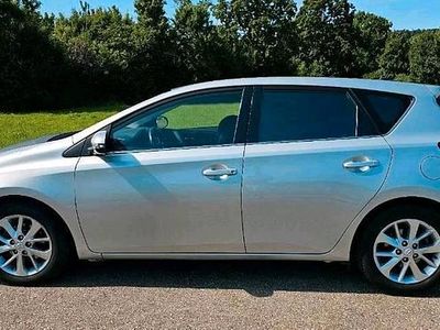 Gebraucht Toyota Auris 132 PS (97 kW) 2013 Silber Kleinwagen