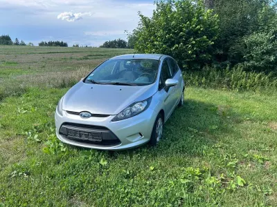 Gebraucht Ford Fiesta Trend 60 PS (44 kW) 2010 Silber Limousine