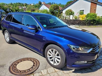 Gebraucht VW Passat Comfortline 150 PS (110 kW) 2018 Blau Kombi