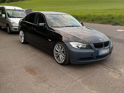 Używany BMW 320 150 KM (110 kW) 2005 Czarny Sedan/Limuzyna