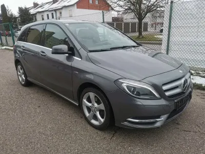 Gebraucht Mercedes B180 109 PS (80 kW) 2012 Mountaingrau  met. Kleinwagen