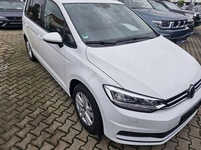Weiß Gebraucht 2022 VW Touran Comfortline Van / Kleinbus | 18.790 € (Guter Preis)
