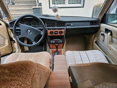 Usata Mercedes 190 90 CV (66 kW) 1992 Andere farben Berlina