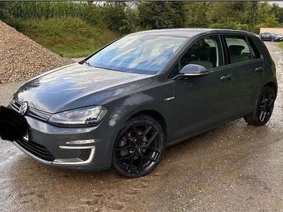 Gebraucht VW e-Golf 85 kW (116 PS) 2017 Grau Kleinwagen