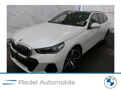 Gebraucht BMW 540 M Sport 303 PS (222 kW) 2025 Mineralweiß metallic Kombi