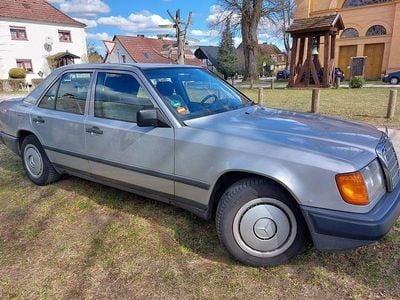 Gebraucht Mercedes E230 132 PS (97 kW) 1987 Grau Limousine
