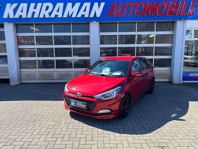 Gebraucht Hyundai i20 Passion 75 PS (55 kW) 2017 Rot Limousine