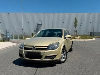 Gebraucht Opel Astra 104 PS (76 kW) 2004 Gold Limousine