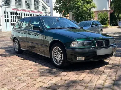 Gebraucht BMW 320 150 PS (110 kW) 1998 Grün Kombi