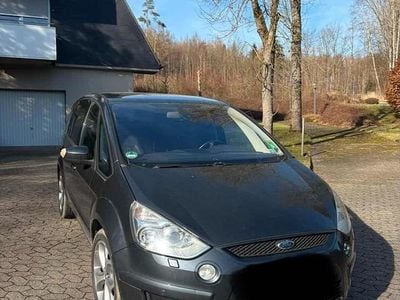 Gebraucht Ford S-MAX Titanium 140 PS (102 kW) 2010 Grau Van / Kleinbus