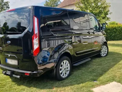 Gebraucht Ford Tourneo 170 PS (125 kW) 2023 Schwarz Van / Kleinbus
