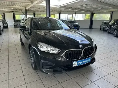 Gebraucht BMW 220 Advantage 190 PS (139 kW) 2023 Black sapphire metallic (metallic) Limousine