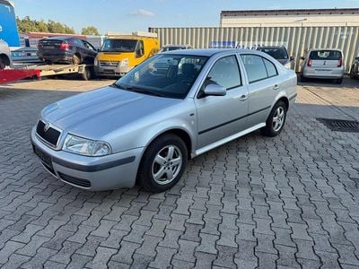 Silber Gebraucht 2001 Skoda Octavia Ambiente Limousine | 3.250 € (Etwas zu teuer)