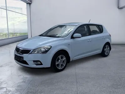 Gebraucht Kia Ceed Attract 90 PS (66 kW) 2010 Weiß Kleinwagen