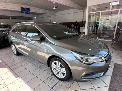 Gebraucht Opel Astra Dynamic 150 PS (110 kW) 2017 Grau Limousine