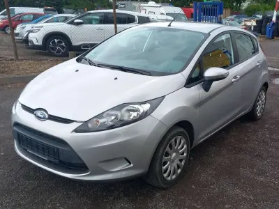 Gebraucht Ford Fiesta Ambiente 82 PS (60 kW) 2009 Silber Limousine