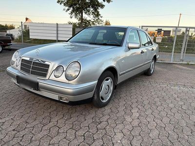 Mercedes E200