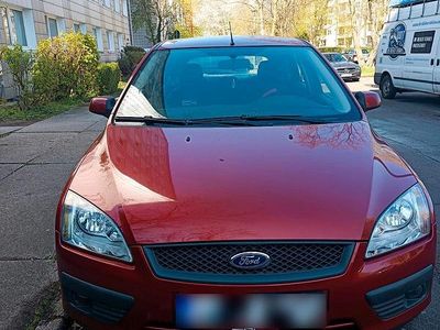 Używany Ford Focus 100 KM (73 kW) 2007 Czerwony Sedan/Limuzyna
